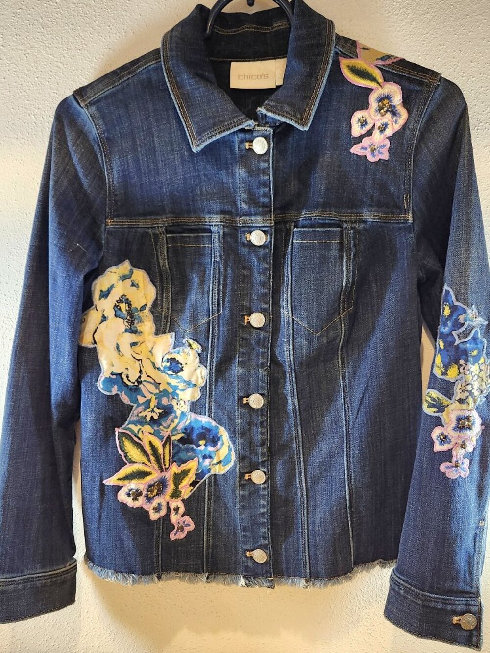Chicos Denim Jean Jacket Women's Size 0 Embroidered Flowers Applique Raw Hem